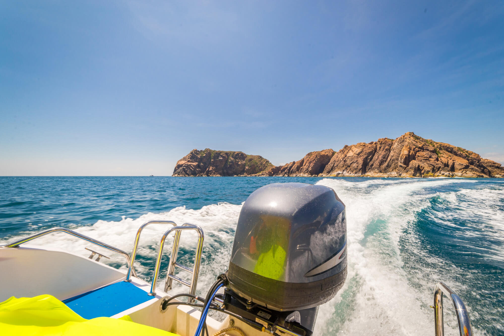 Speed boat in Ky Co beach